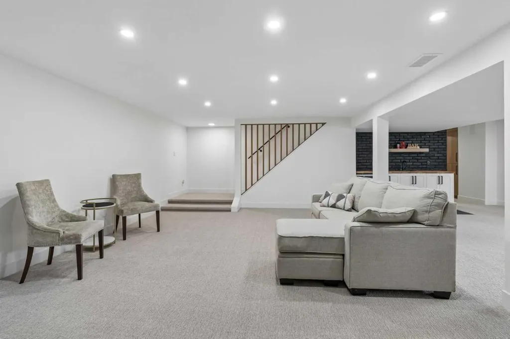 111 Canata Close SW Calgary AB T2W 1P8
