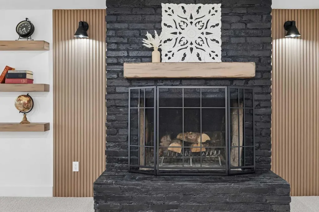 111 Canata Close SW Calgary AB T2W 1P8