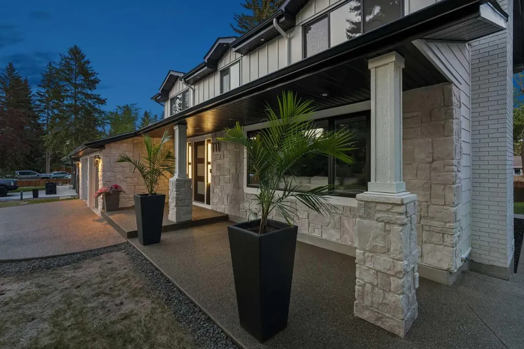 111 Canata Close SW Calgary AB T2W 1P8