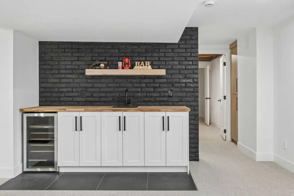 111 Canata Close SW Calgary AB T2W 1P8