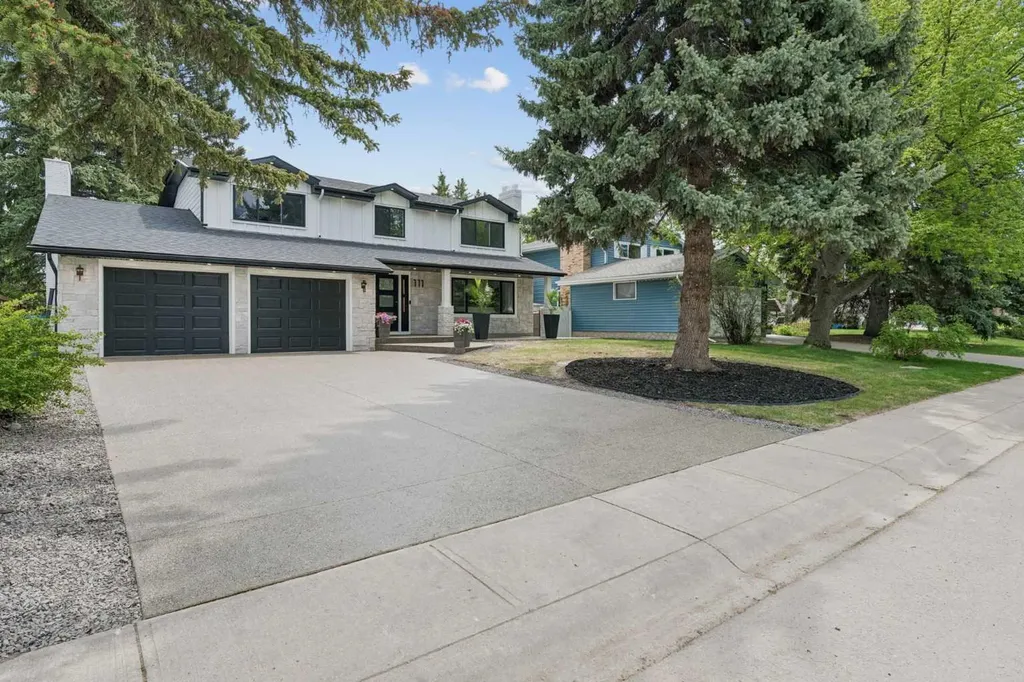 111 Canata Close SW Calgary AB T2W 1P8