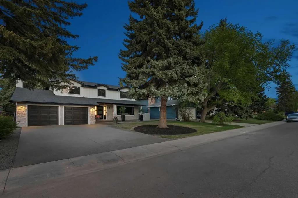 111 Canata Close SW Calgary AB T2W 1P8