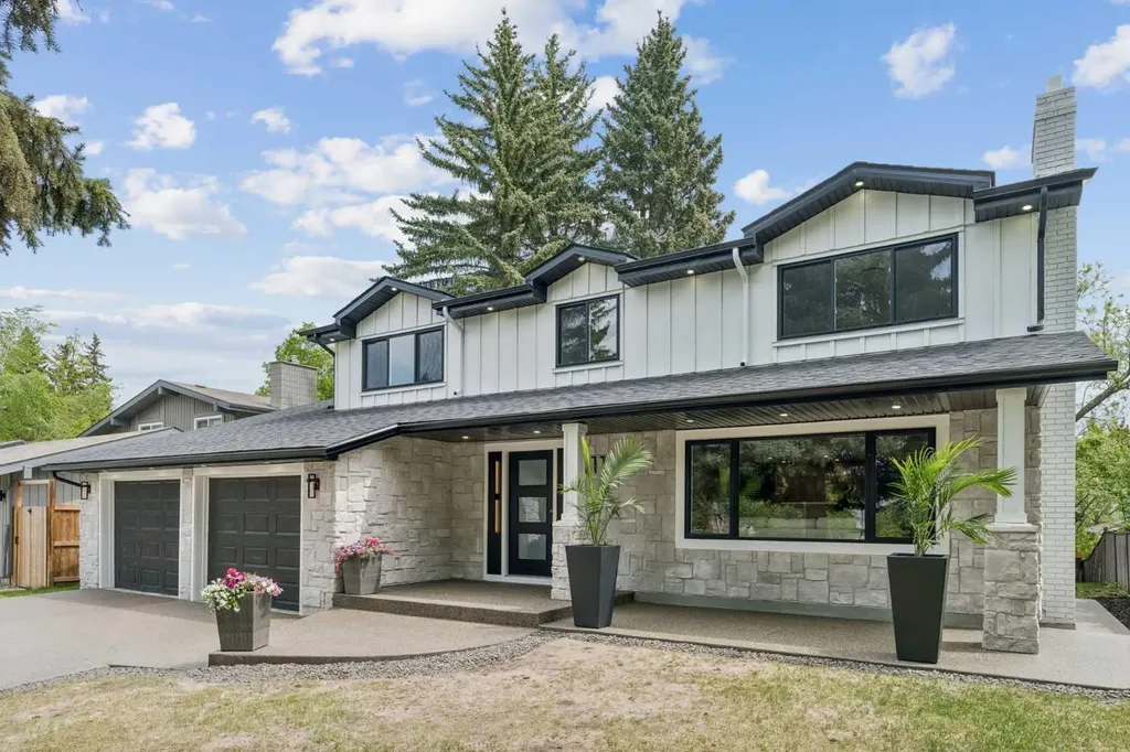 111 Canata Close SW Calgary AB T2W 1P8