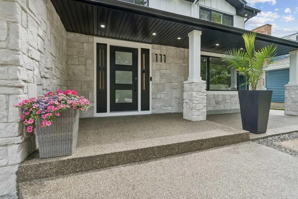 111 Canata Close SW Calgary AB T2W 1P8