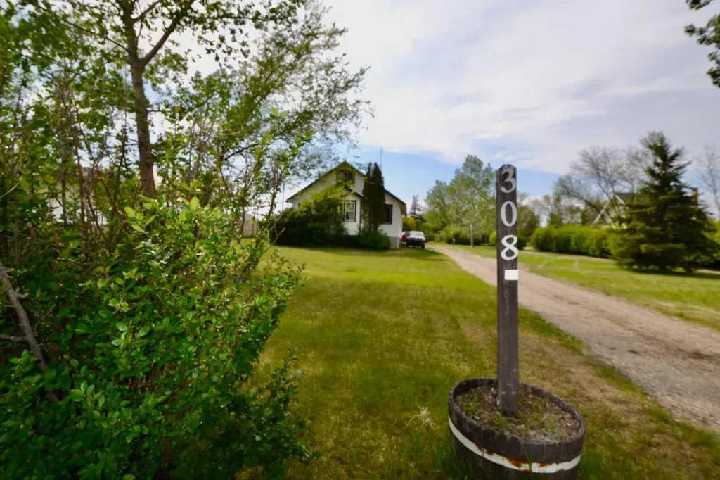 308 Walsh Avenue Acme AB T0M0A0
