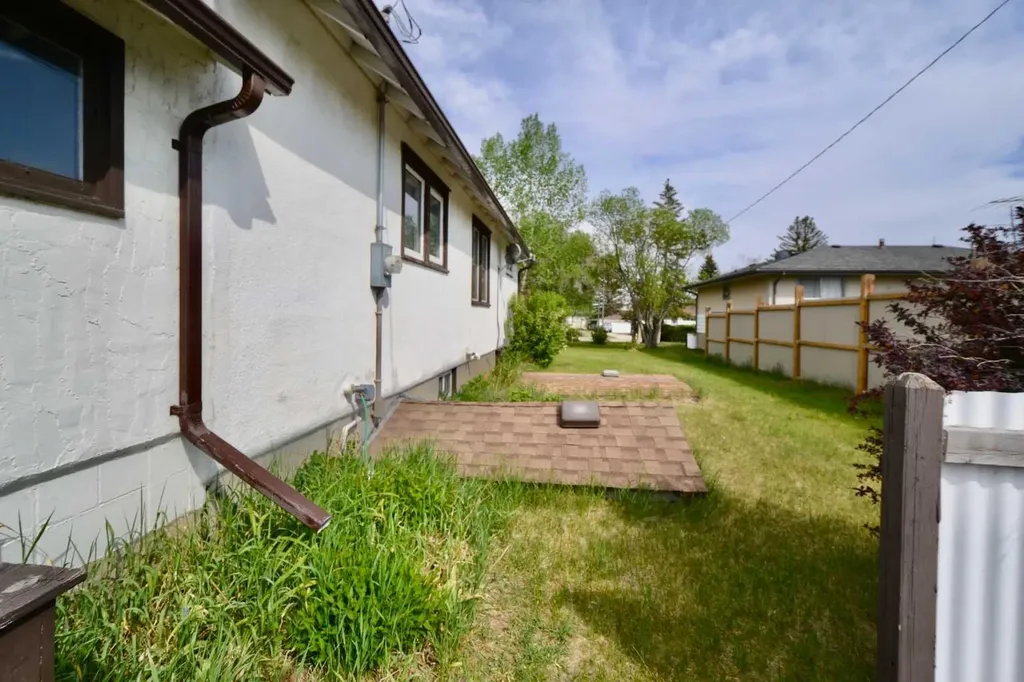 308 Walsh Avenue Acme AB T0M0A0