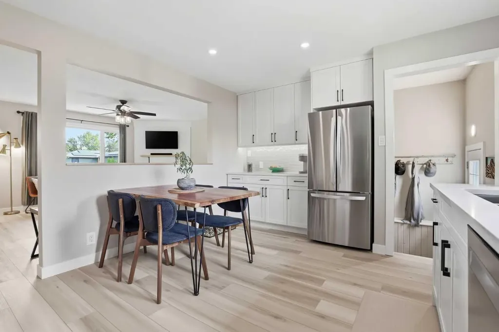 8343 48 Avenue NW Calgary AB T3B 2A9