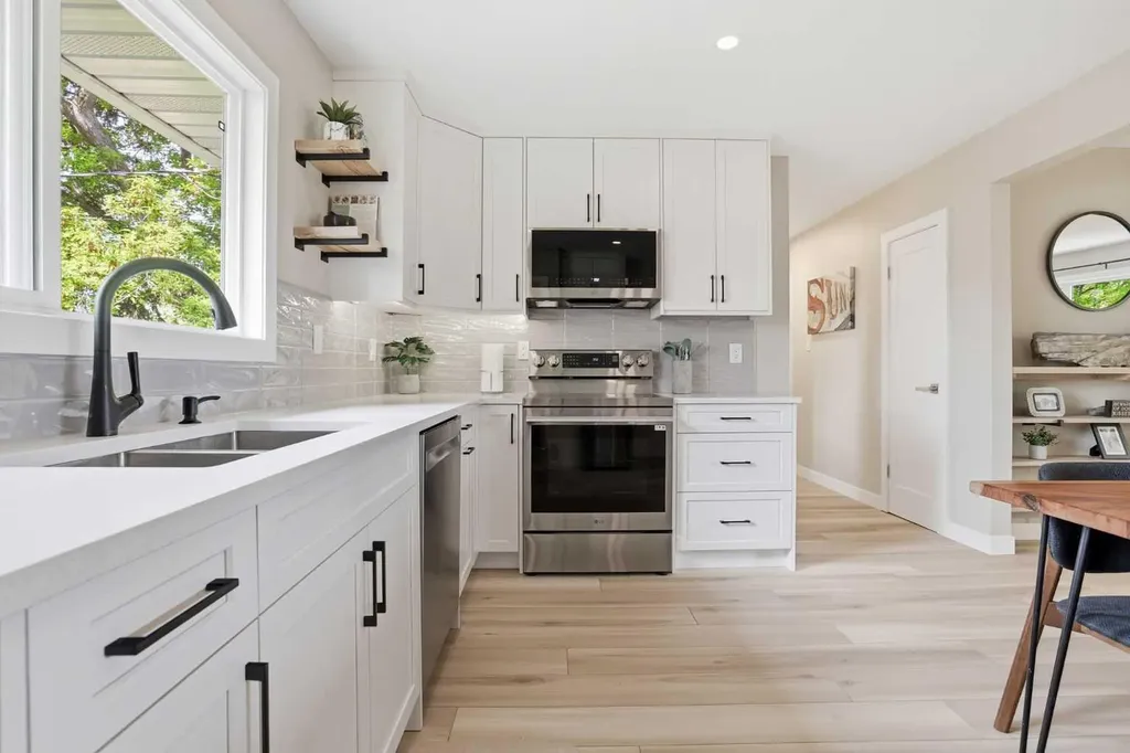 8343 48 Avenue NW Calgary AB T3B 2A9