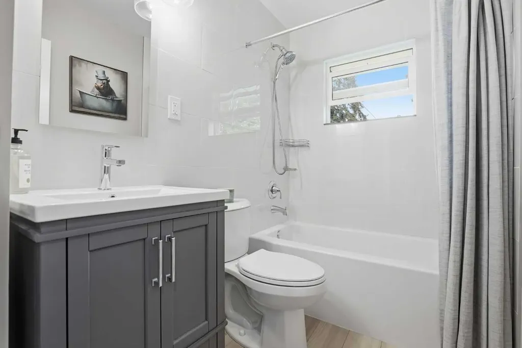 8343 48 Avenue NW Calgary AB T3B 2A9