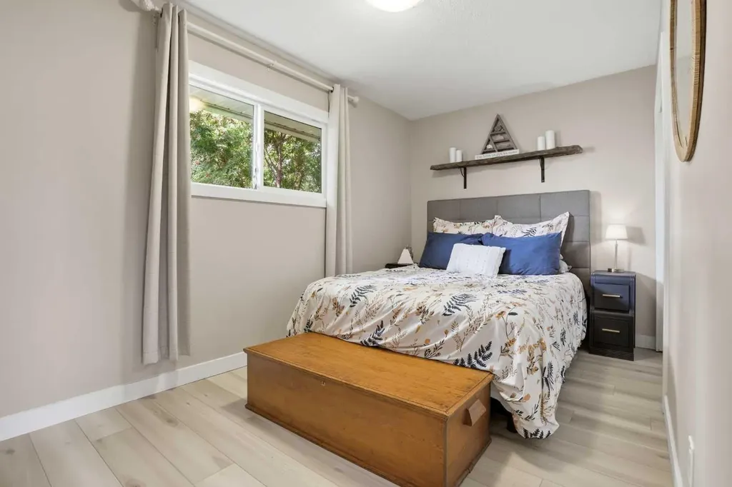 8343 48 Avenue NW Calgary AB T3B 2A9