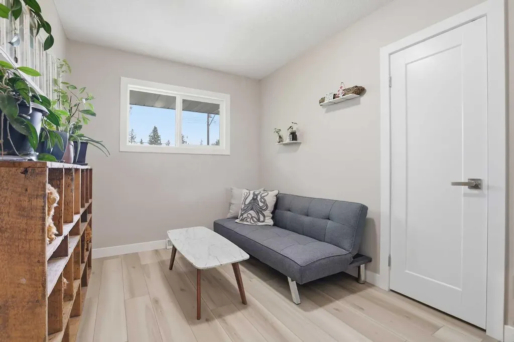 8343 48 Avenue NW Calgary AB T3B 2A9