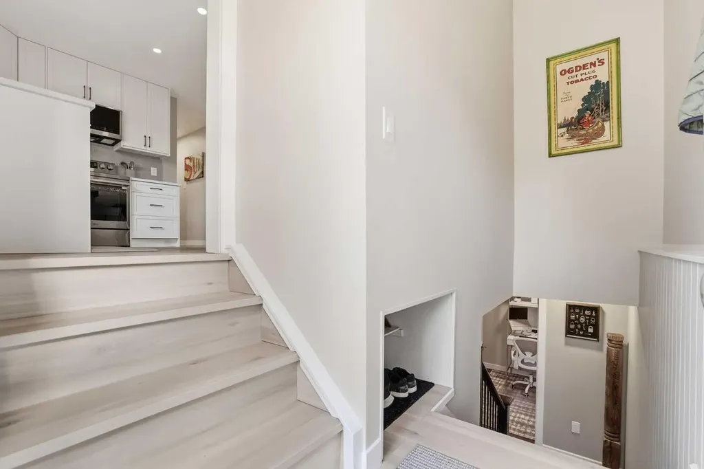 8343 48 Avenue NW Calgary AB T3B 2A9