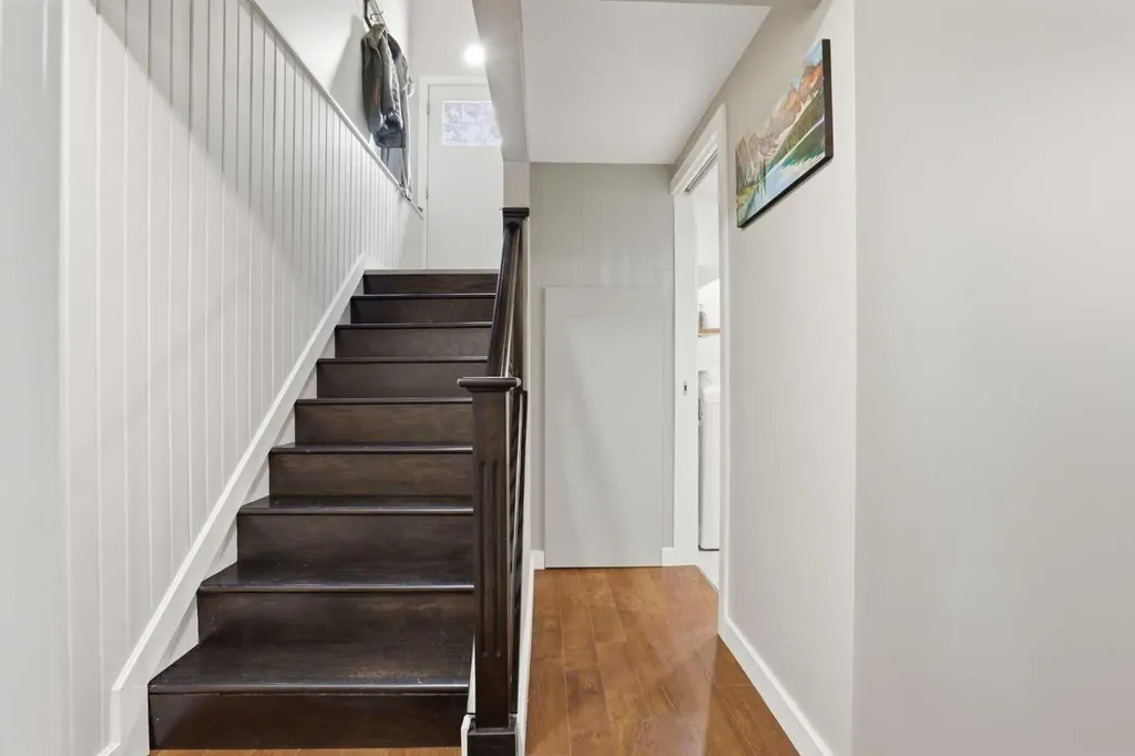 8343 48 Avenue NW Calgary AB T3B 2A9