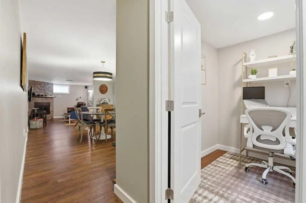 8343 48 Avenue NW Calgary AB T3B 2A9
