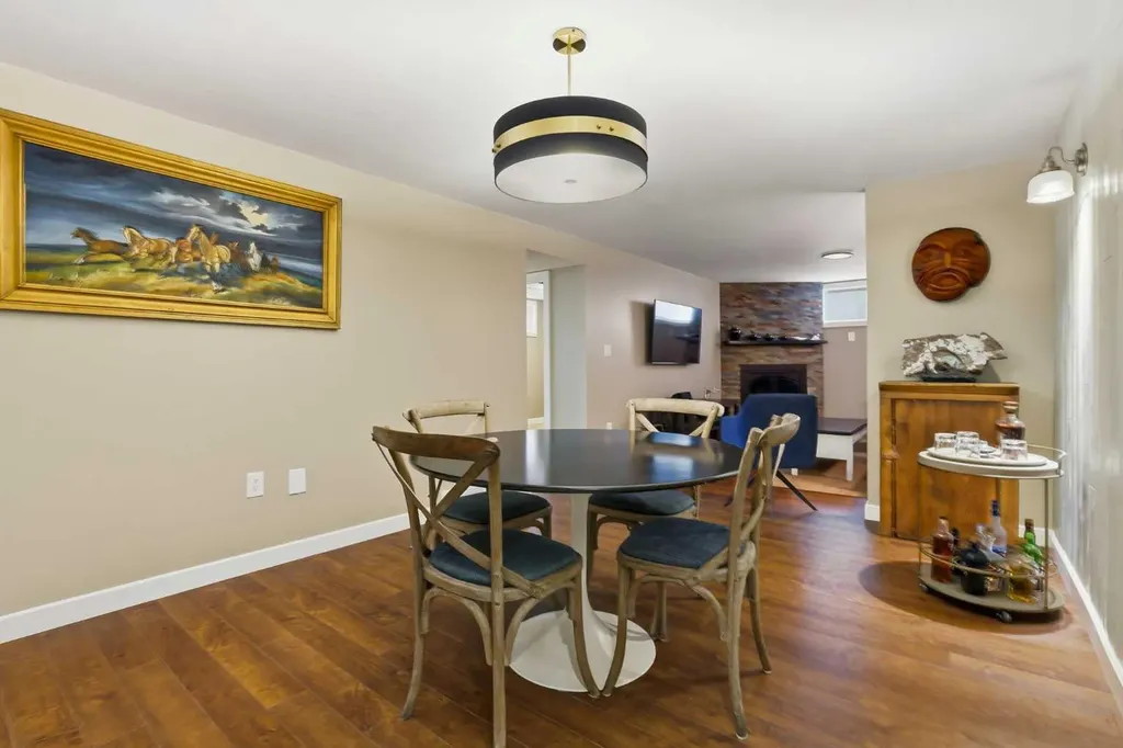 8343 48 Avenue NW Calgary AB T3B 2A9