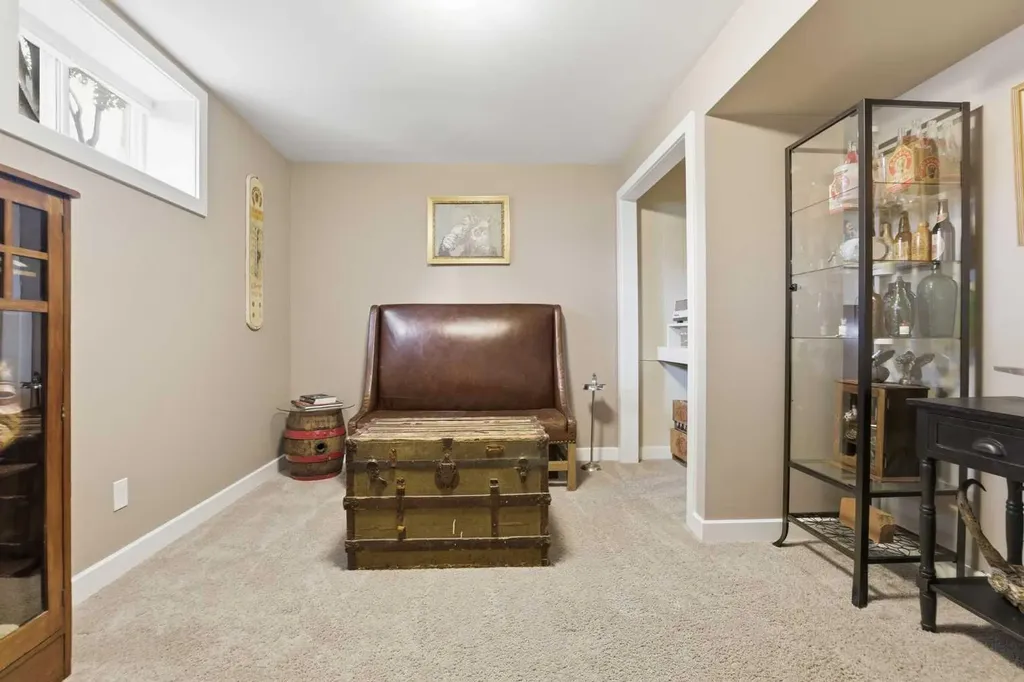 8343 48 Avenue NW Calgary AB T3B 2A9