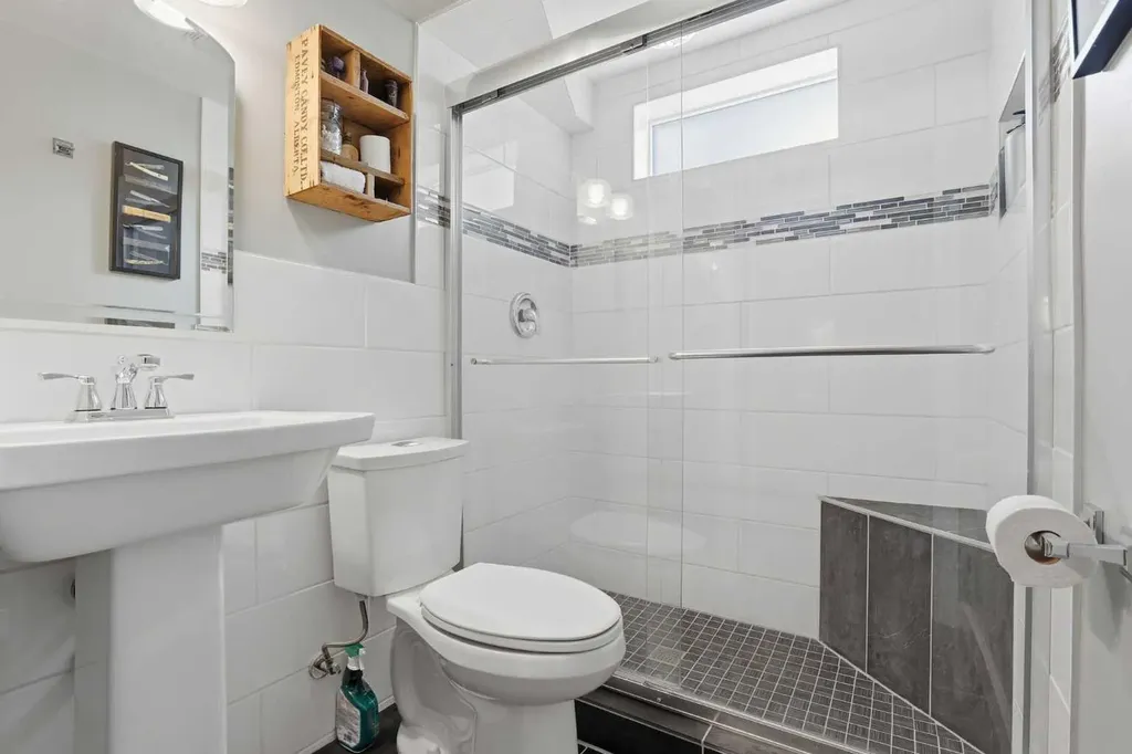 8343 48 Avenue NW Calgary AB T3B 2A9