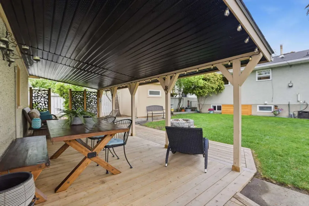 8343 48 Avenue NW Calgary AB T3B 2A9