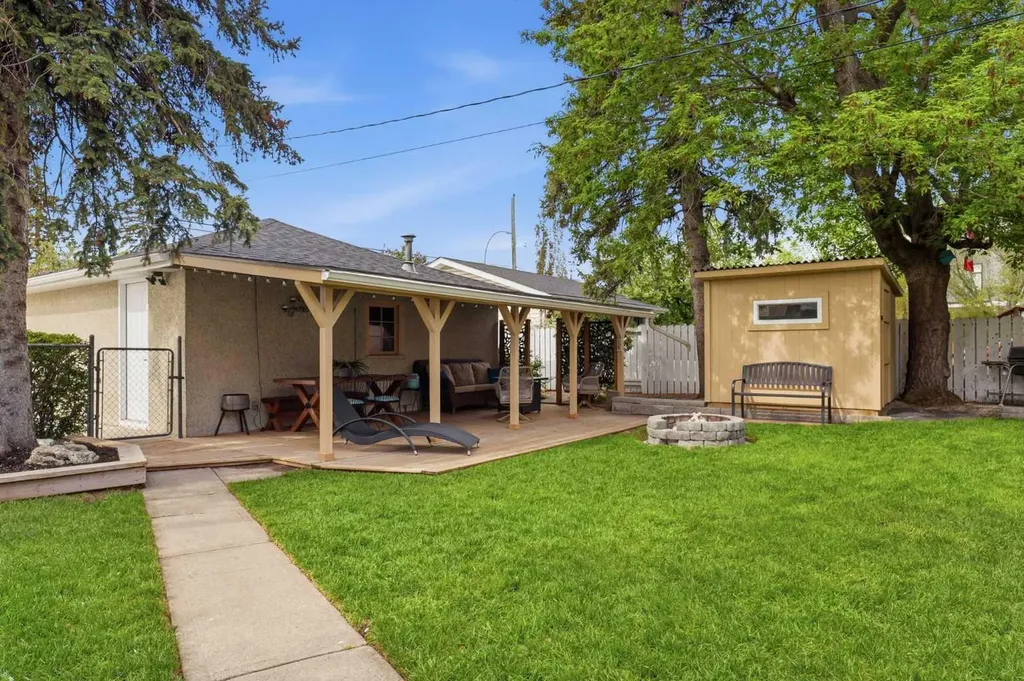 8343 48 Avenue NW Calgary AB T3B 2A9