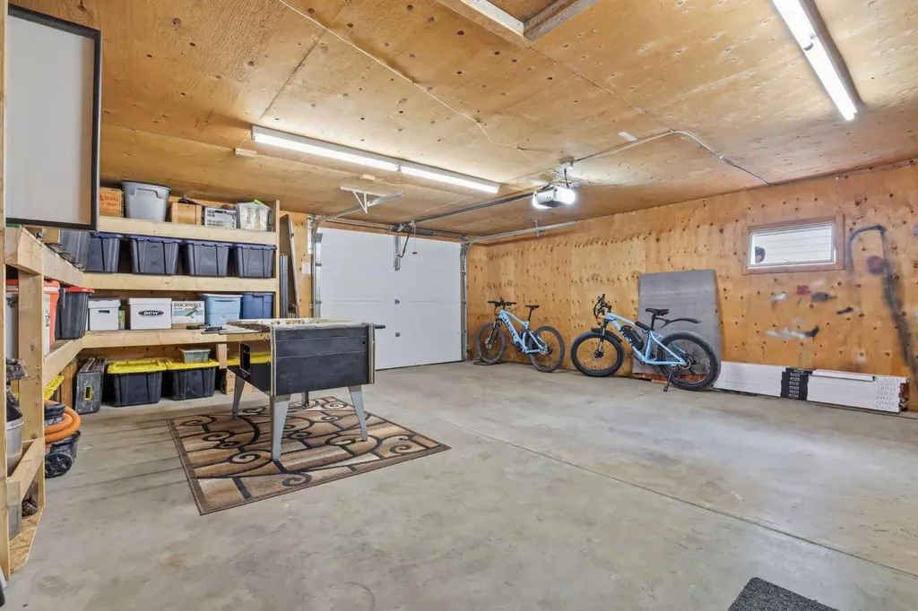 8343 48 Avenue NW Calgary AB T3B 2A9