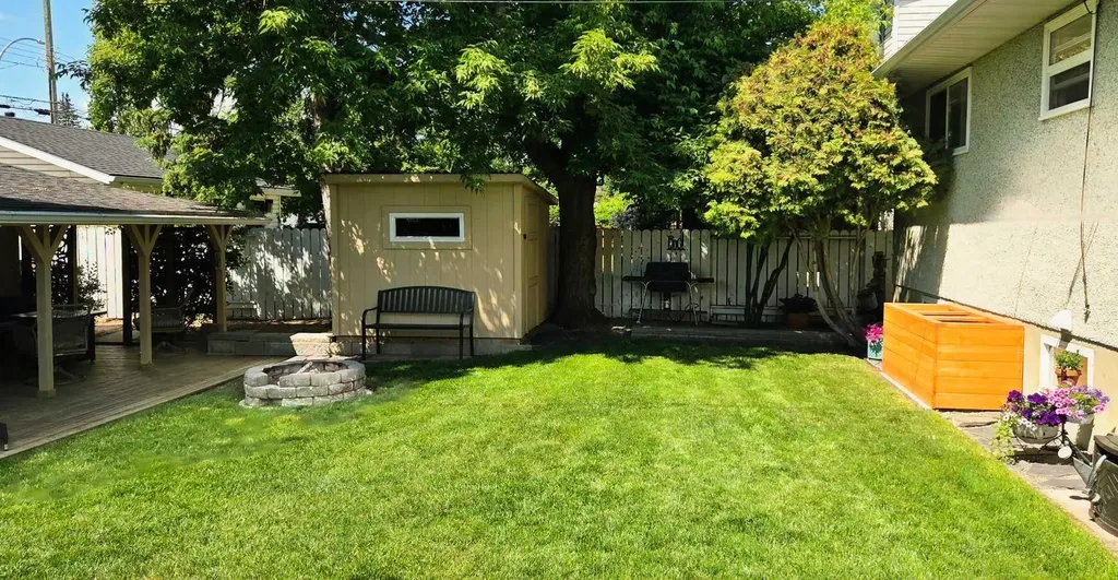 8343 48 Avenue NW Calgary AB T3B 2A9