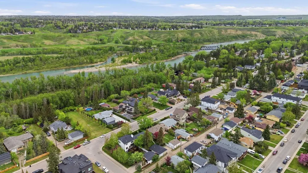 8343 48 Avenue NW Calgary AB T3B 2A9
