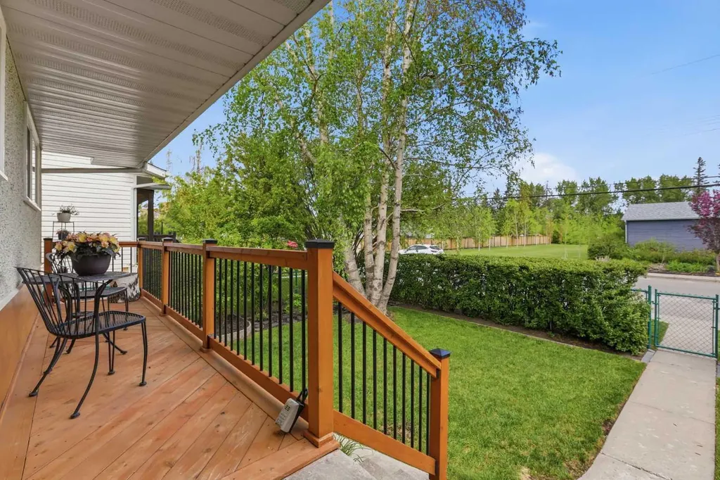 8343 48 Avenue NW Calgary AB T3B 2A9