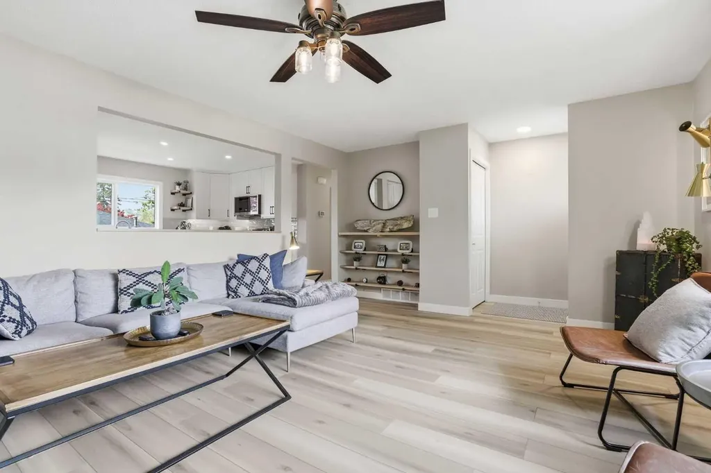 8343 48 Avenue NW Calgary AB T3B 2A9