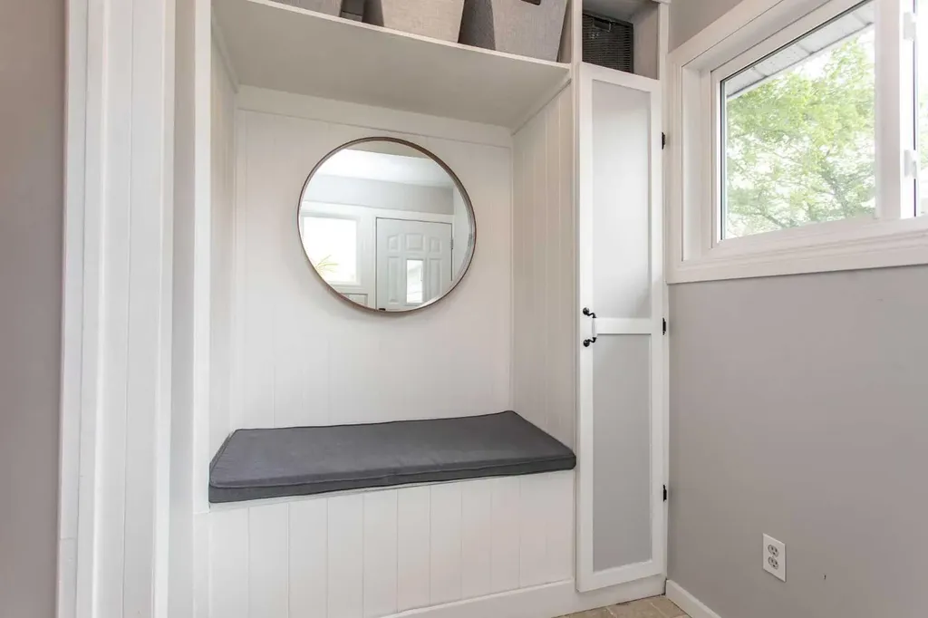 5709 49 Avenue Lacombe AB T4L 1M4