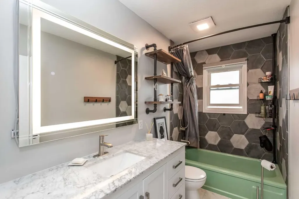 5709 49 Avenue Lacombe AB T4L 1M4