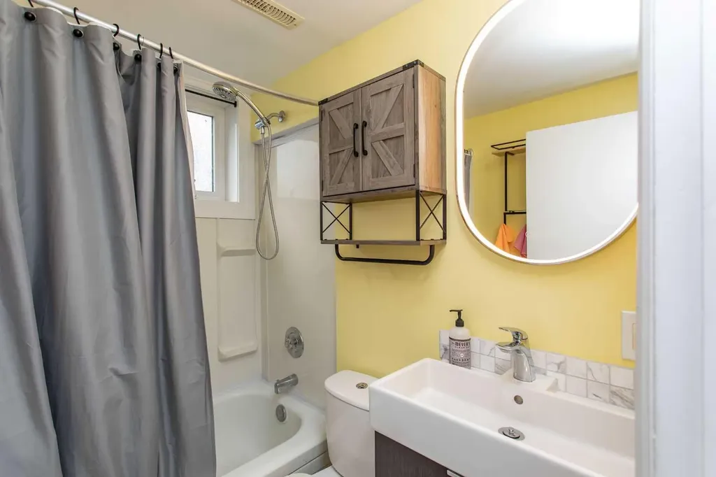 5709 49 Avenue Lacombe AB T4L 1M4
