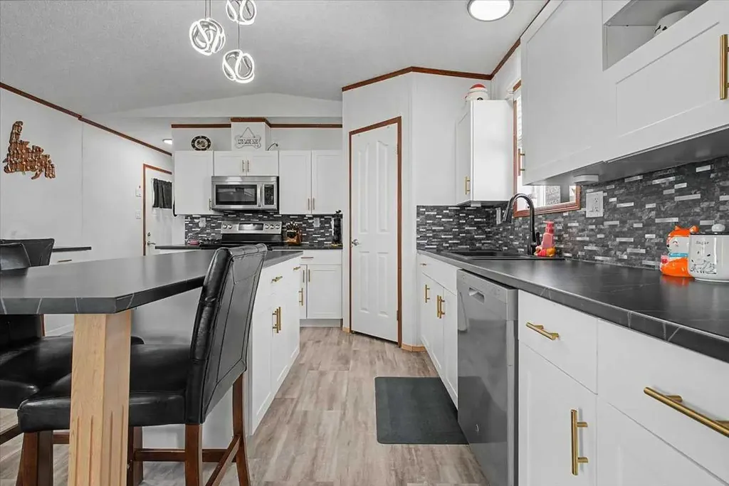 9530 112 Avenue Clairmont AB T8X5C3