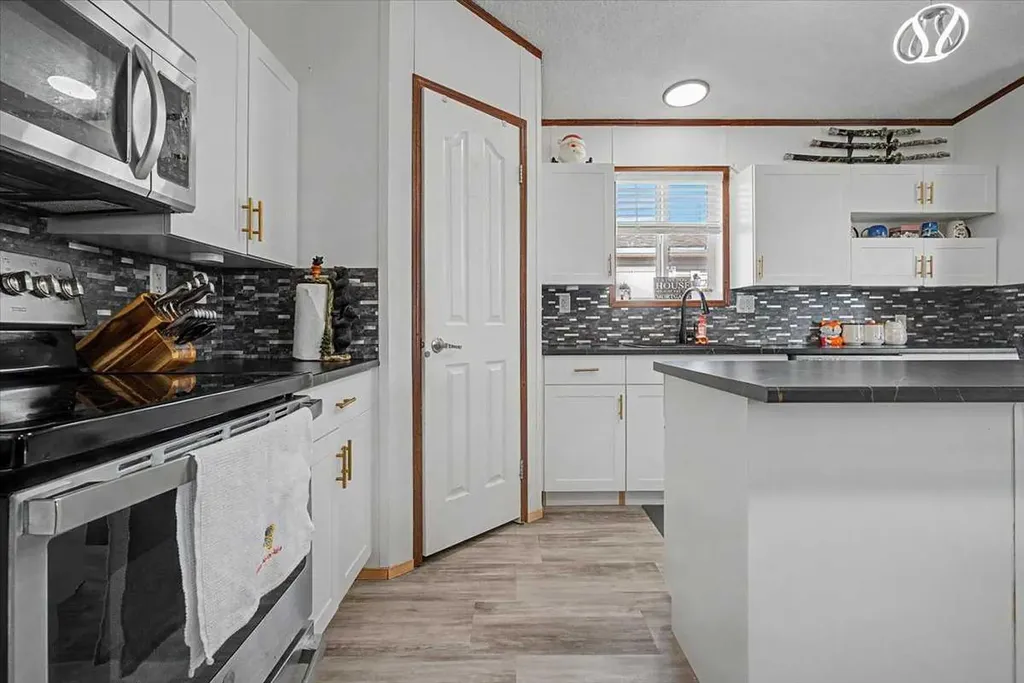 9530 112 Avenue Clairmont AB T8X5C3