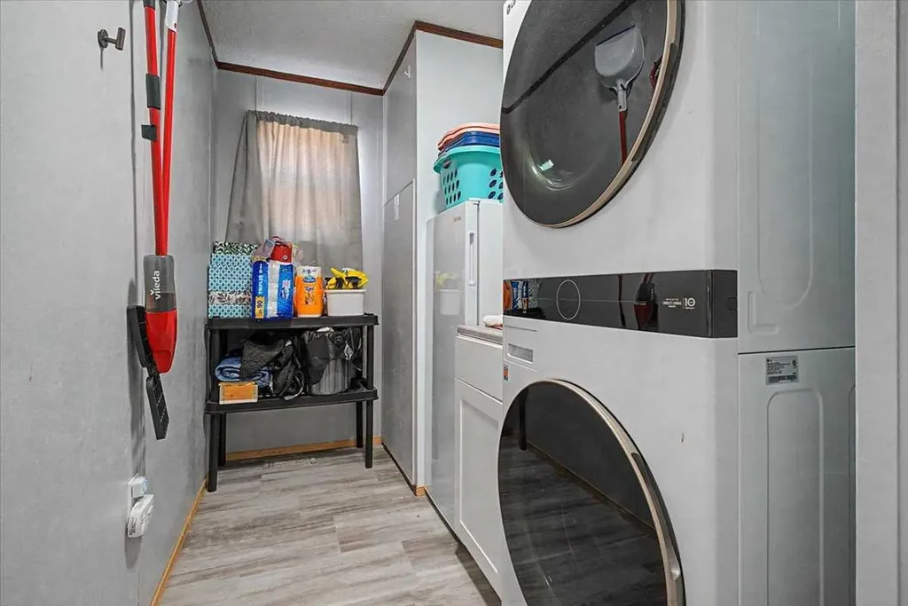 9530 112 Avenue Clairmont AB T8X5C3