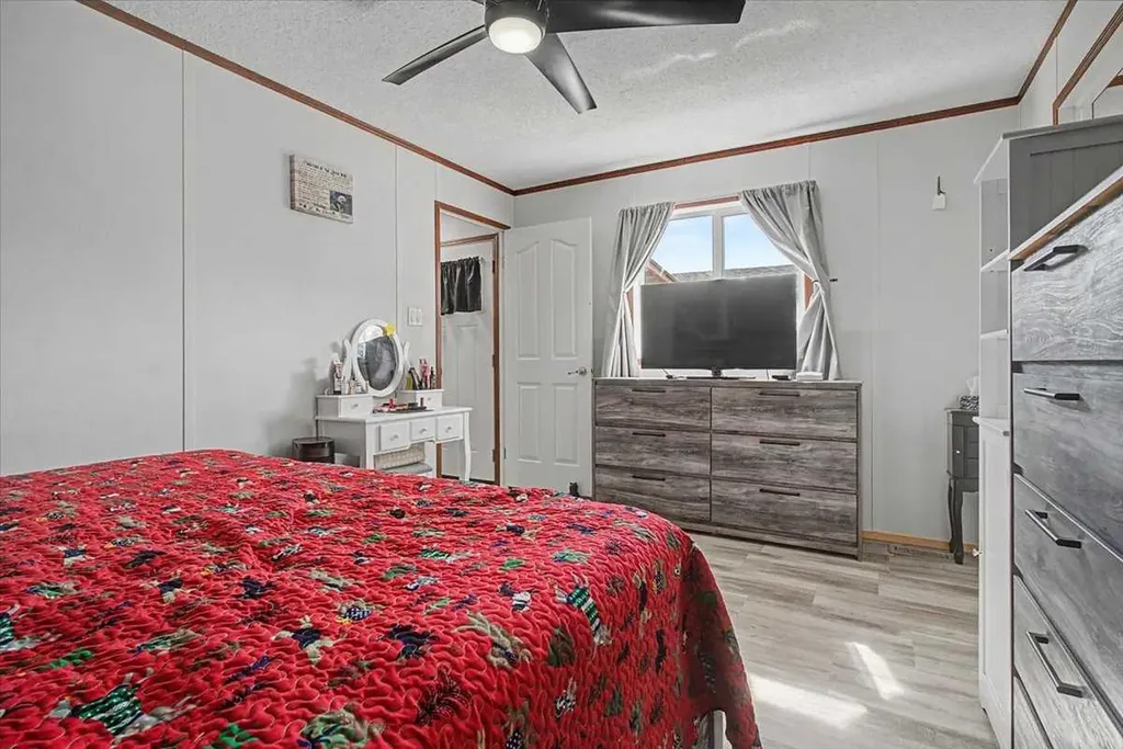 9530 112 Avenue Clairmont AB T8X5C3