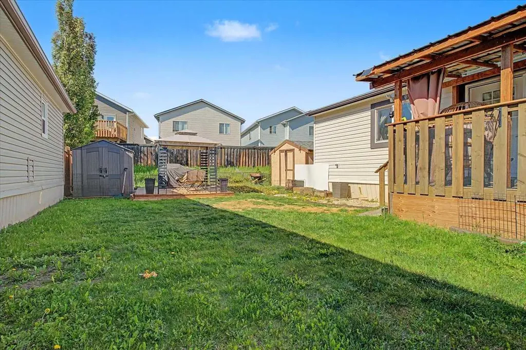 9530 112 Avenue Clairmont AB T8X5C3