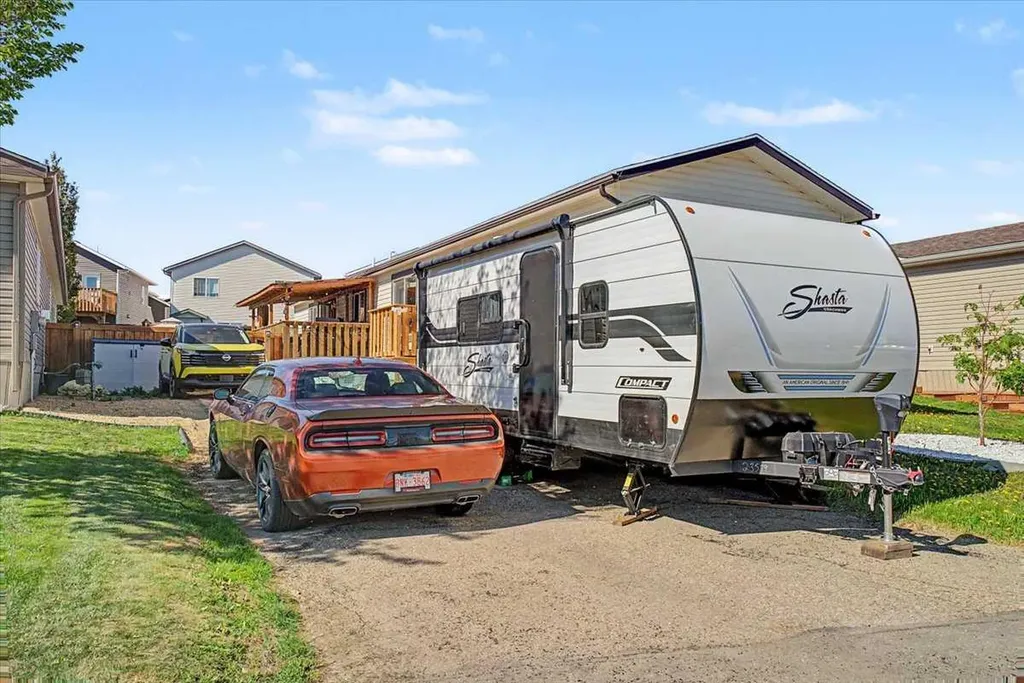 9530 112 Avenue Clairmont AB T8X5C3