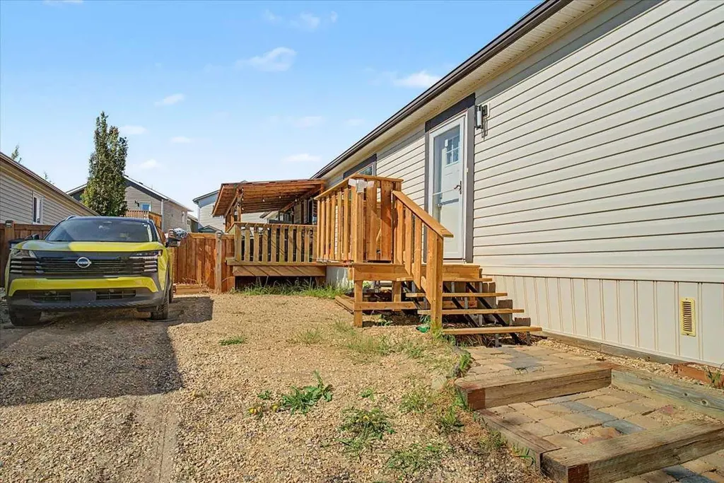 9530 112 Avenue Clairmont AB T8X5C3