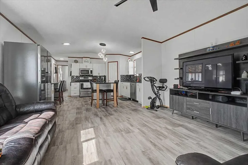 9530 112 Avenue Clairmont AB T8X5C3
