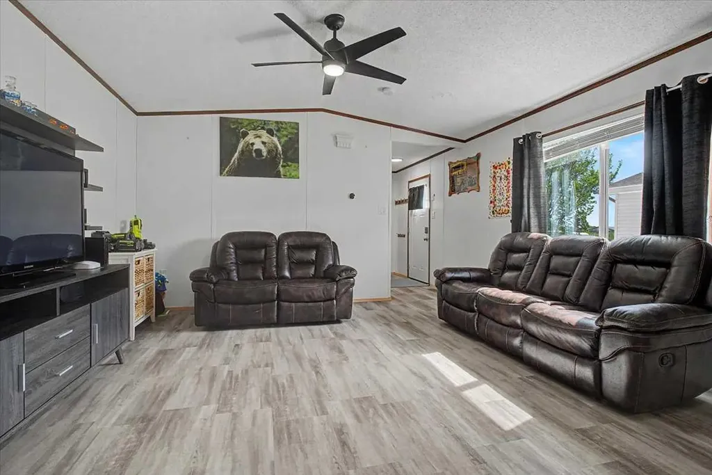 9530 112 Avenue Clairmont AB T8X5C3