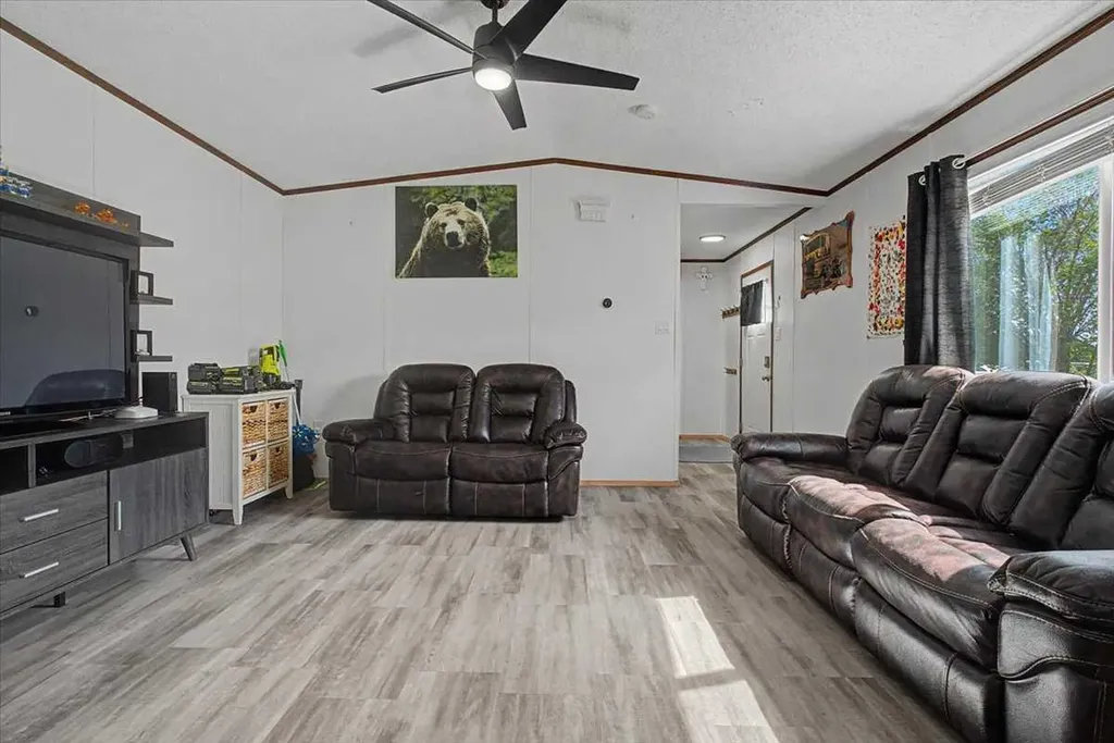 9530 112 Avenue Clairmont AB T8X5C3