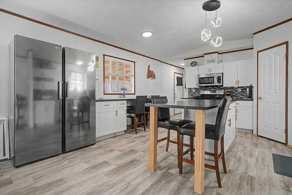9530 112 Avenue Clairmont AB T8X5C3