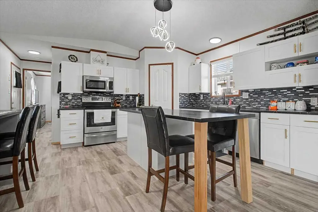 9530 112 Avenue Clairmont AB T8X5C3