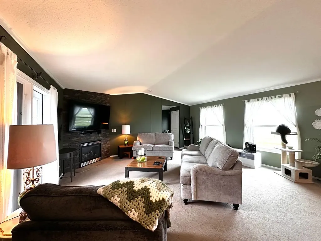 404&412 3 Avenue Bruce AB T0B0R0