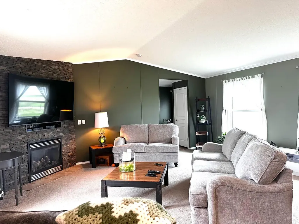 404&412 3 Avenue Bruce AB T0B0R0