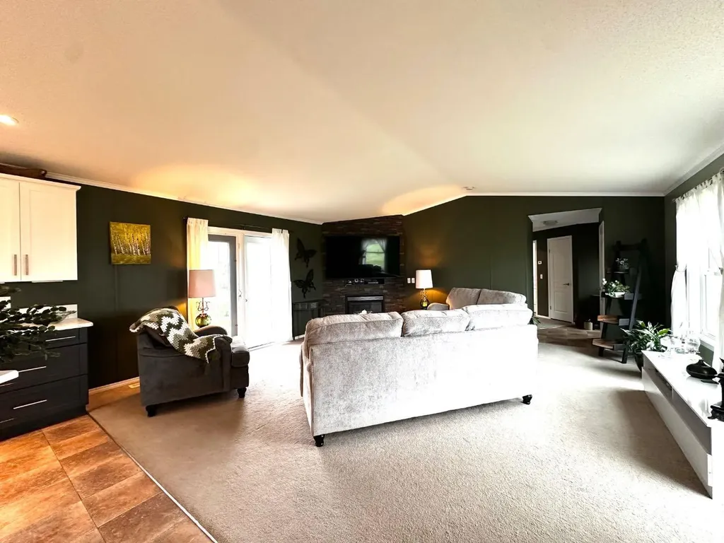 404&412 3 Avenue Bruce AB T0B0R0
