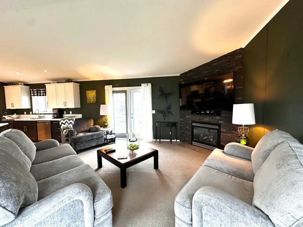 404&412 3 Avenue Bruce AB T0B0R0