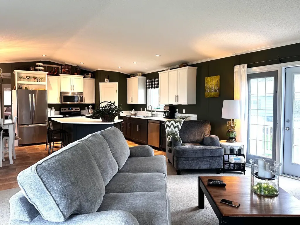 404&412 3 Avenue Bruce AB T0B0R0