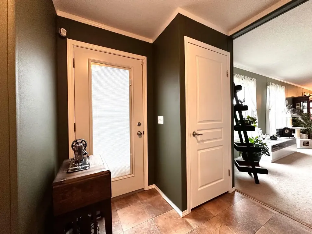 404&412 3 Avenue Bruce AB T0B0R0