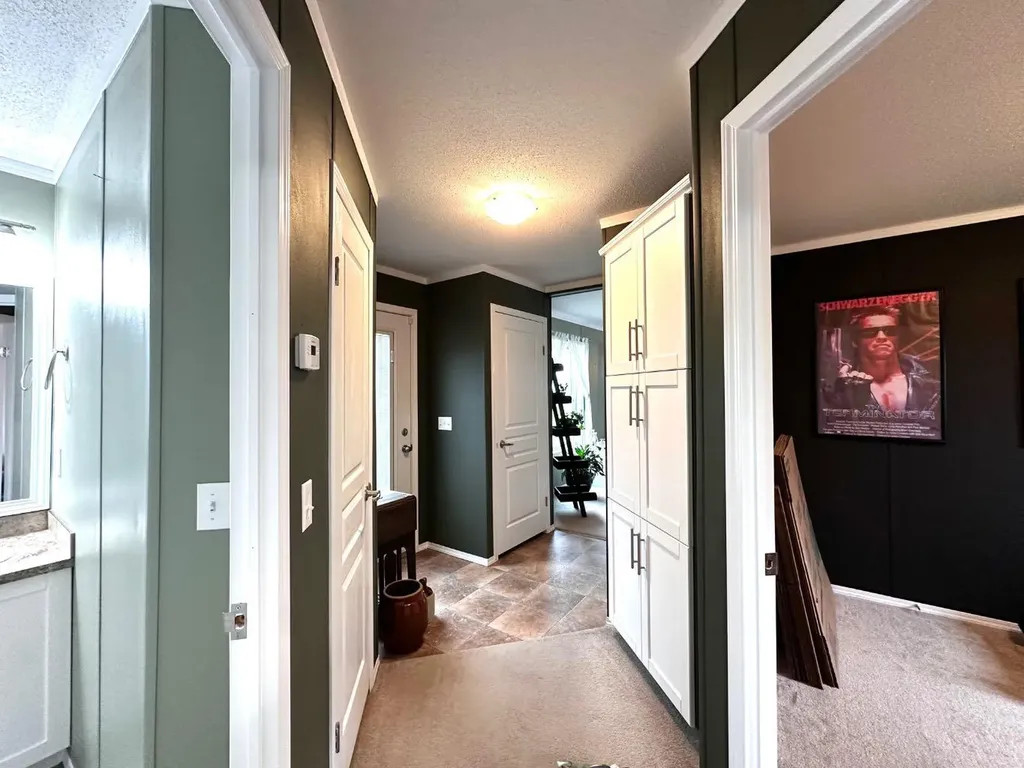 404&412 3 Avenue Bruce AB T0B0R0